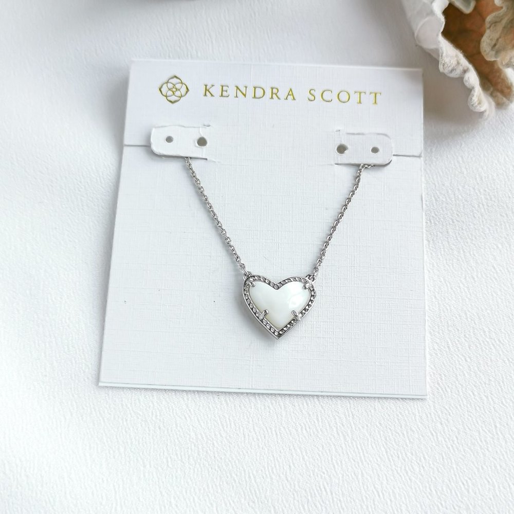 Ari Heart Silver  Necklace Ivory Mother-Of-Pearl